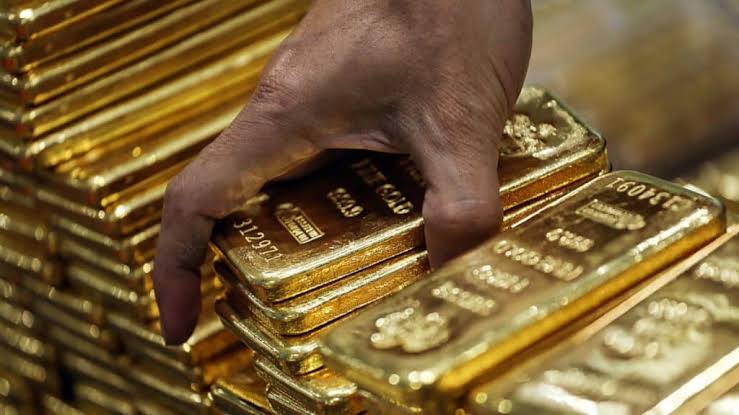 Secure international logistics for African gold bar delivery, showing insured shipment with GPS tracking and full export documentation.